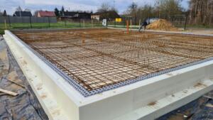 izodom trwala plyta fundamentowa ze zbrojeniem