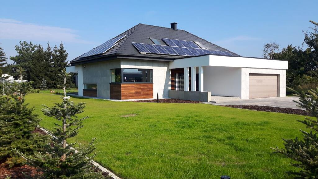 Dom parterowy z poddaszem użytkowym w technologii IZODOM